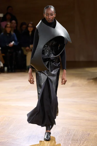 Look 12